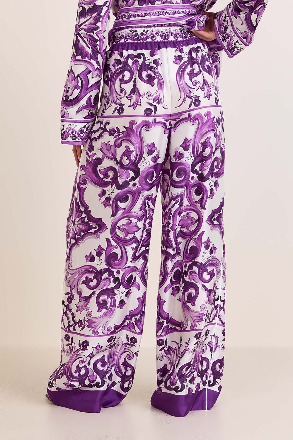 תמונת דוגמן אחורית של מכנסי משי מג'וליקה