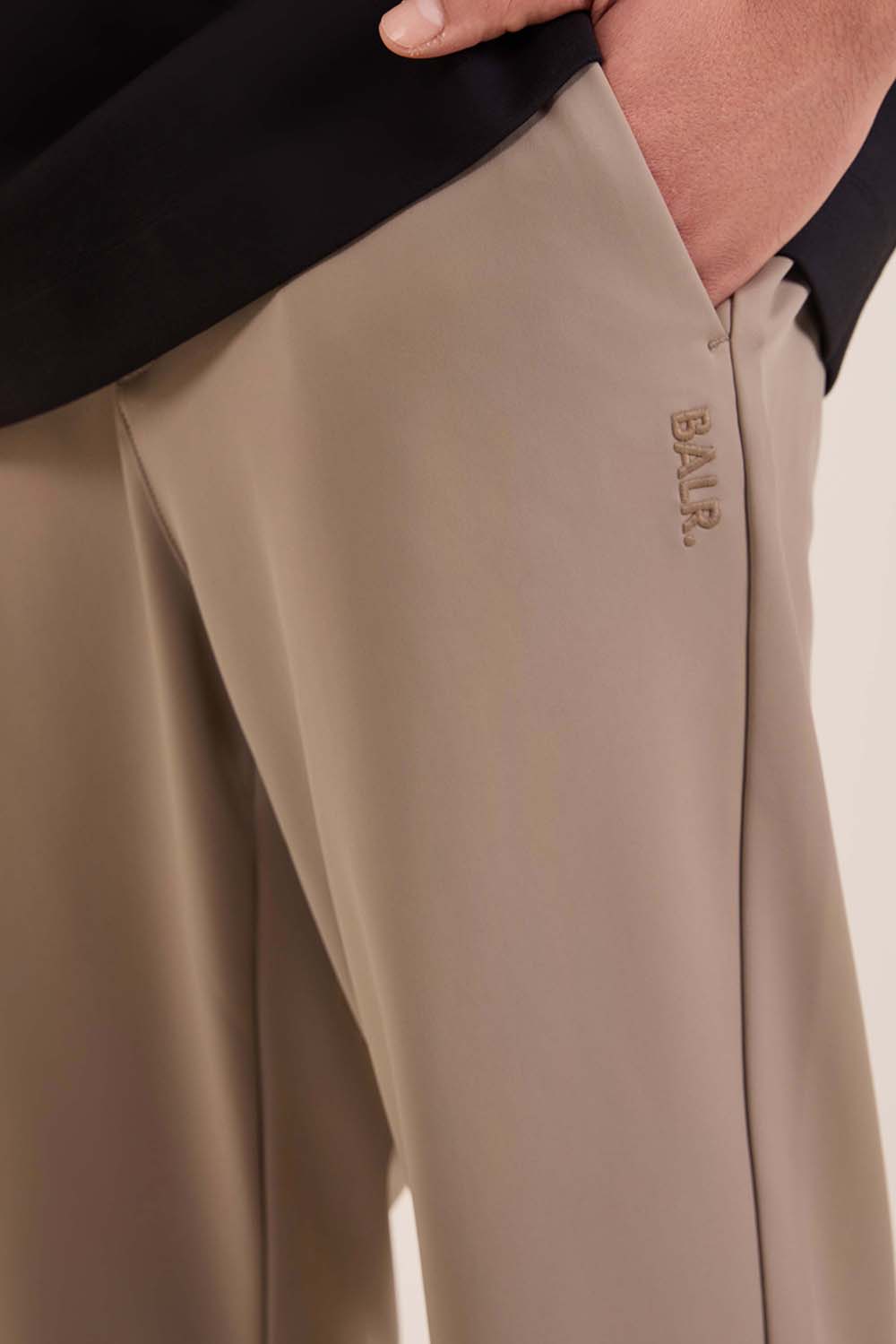 תמונת תקריב דוגמן של מכנסי צ'ינו