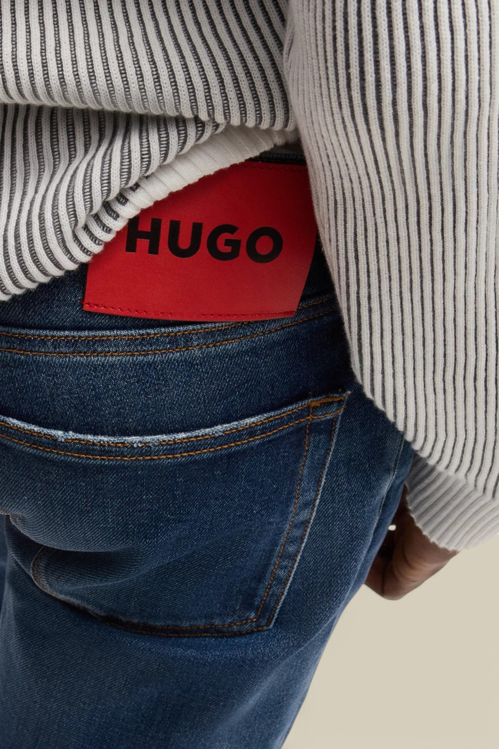 תמונת תקריב דוגמן של מכנסי ג'ינס