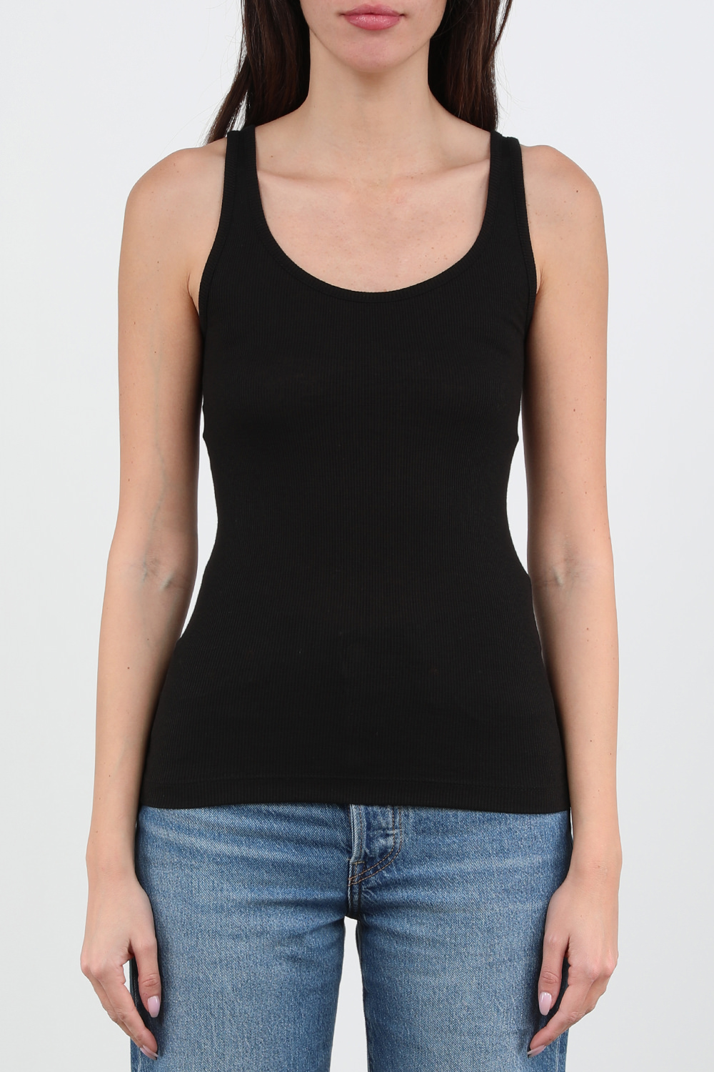 תמונת דוגמן קידמית של גופייה שחורה