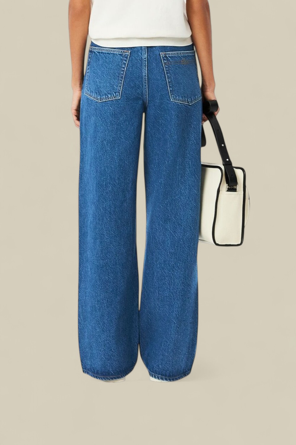 תמונת דוגמן אחורית של מכנסי ג'ינס בגזרה רחבה