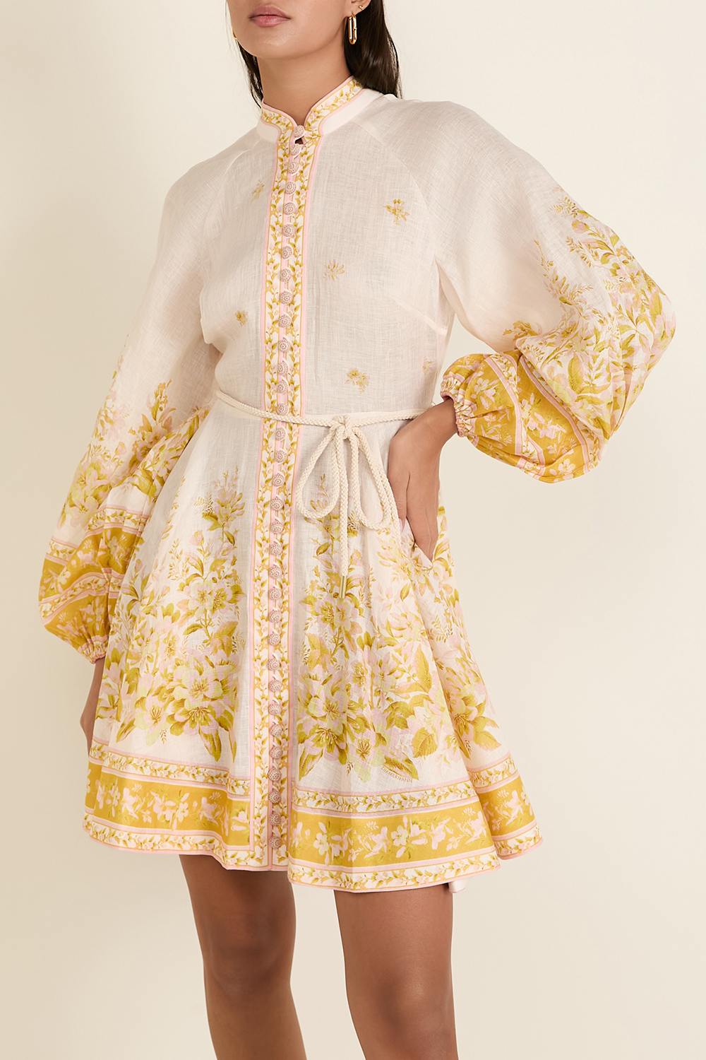 תמונת דוגמן קידמית של שמלת מיני גולדן