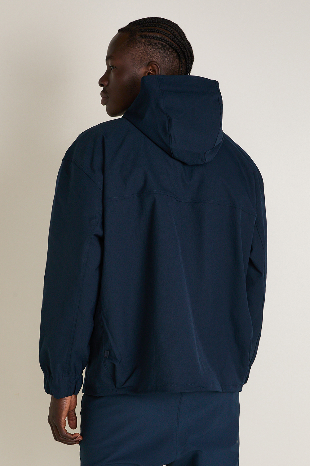 תמונת דוגמן אחורית של Twill Half-Zip Anorak