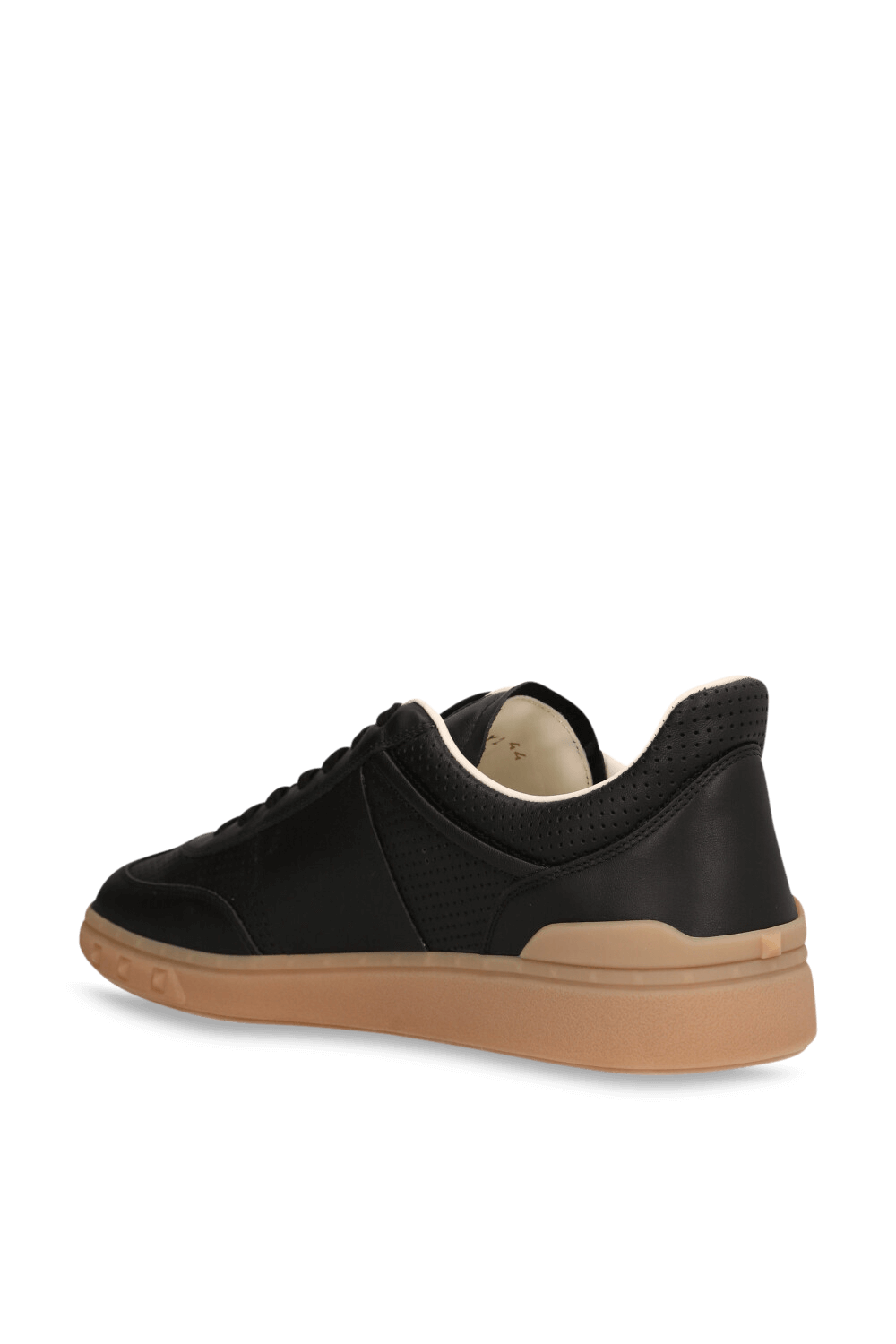 תמונה אחורית של נעלי סניקרס