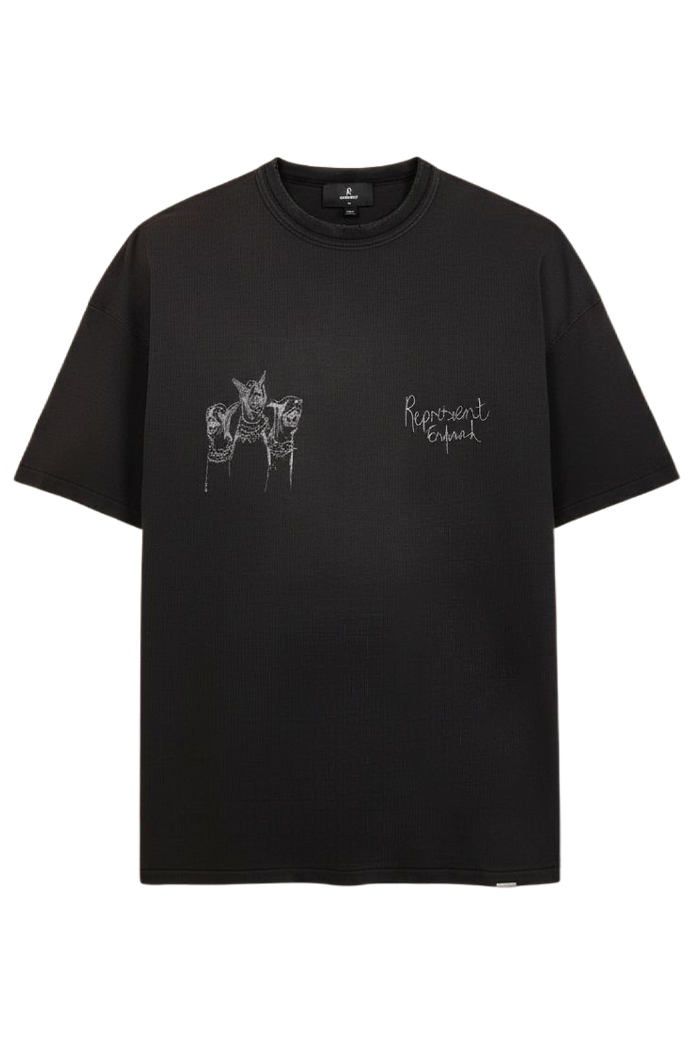 תמונה קידמית של חולצת טי מצוירת