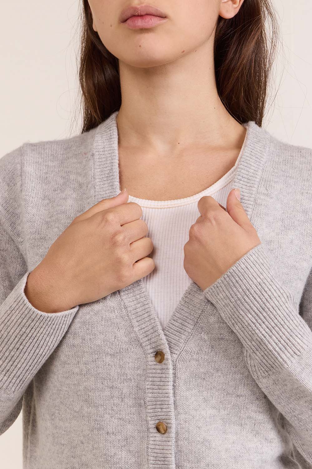 תמונת תקריב דוגמן של קרדיגן צמר