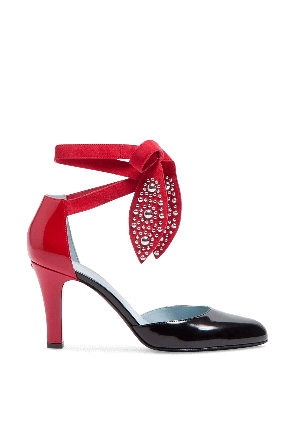 תמונה קידמית של נעלי עקב