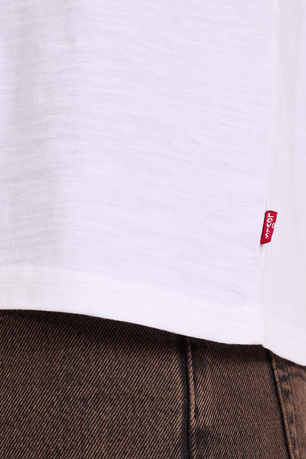 תמונת תקריב דוגמן של חולצת טי