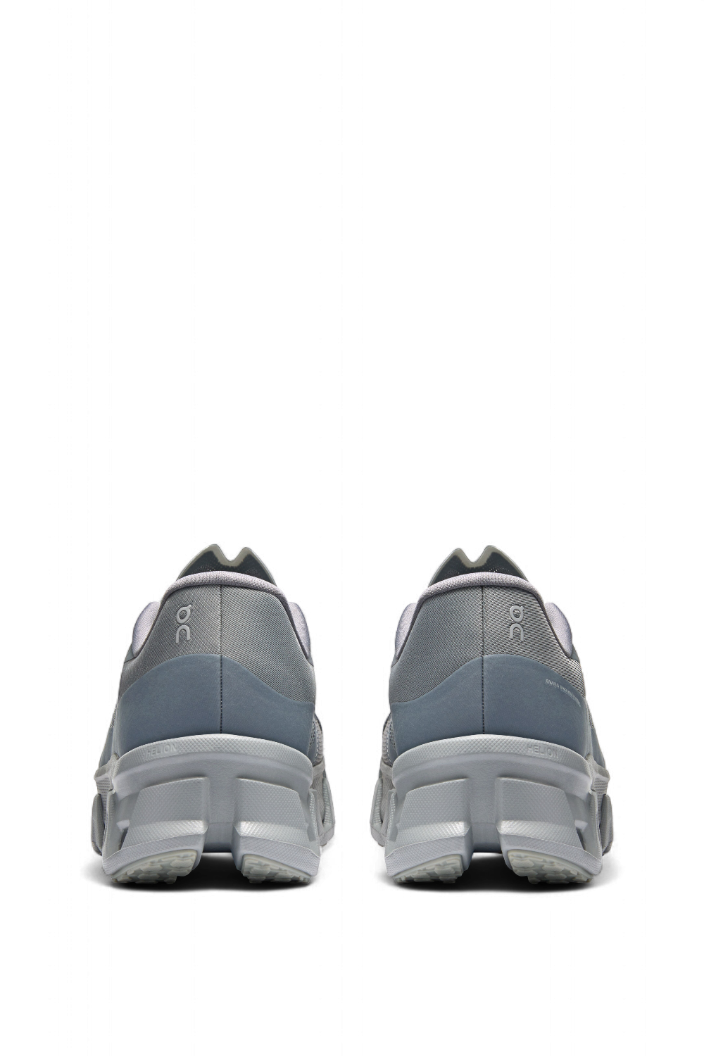 תמונת תקריב של און קלאוד X היפר פאף נעלי סניקרס קלאודמונסטר פנטום אפולו