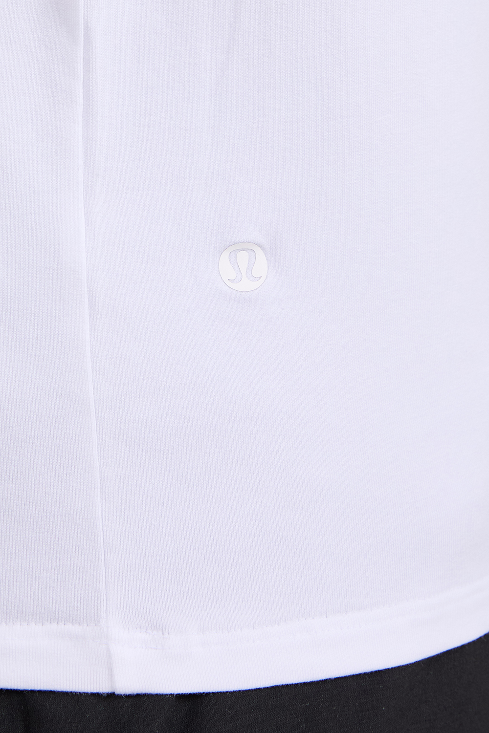 תמונת תקריב דוגמן של Organic Cotton Classic-Fit T-Shirt