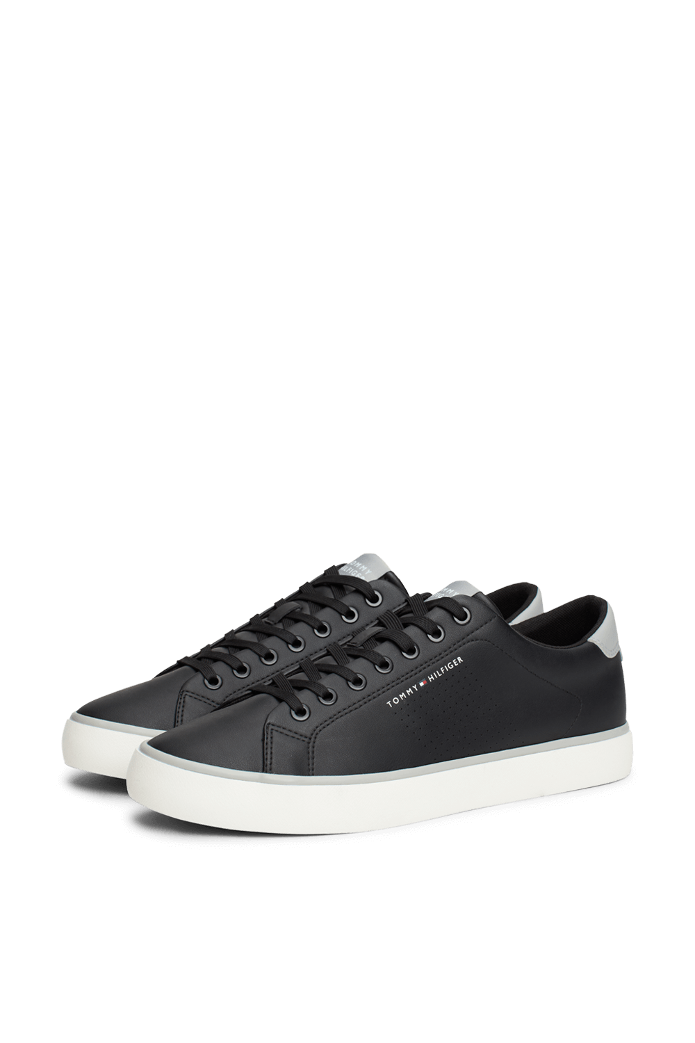 תמונת תקריב של נעלי סניקרס