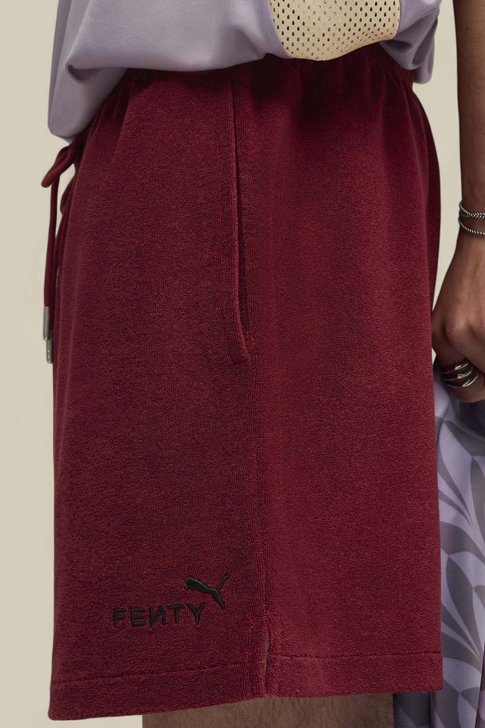 תמונת תקריב דוגמן של מכנסיים קצרים פומה X פנטי