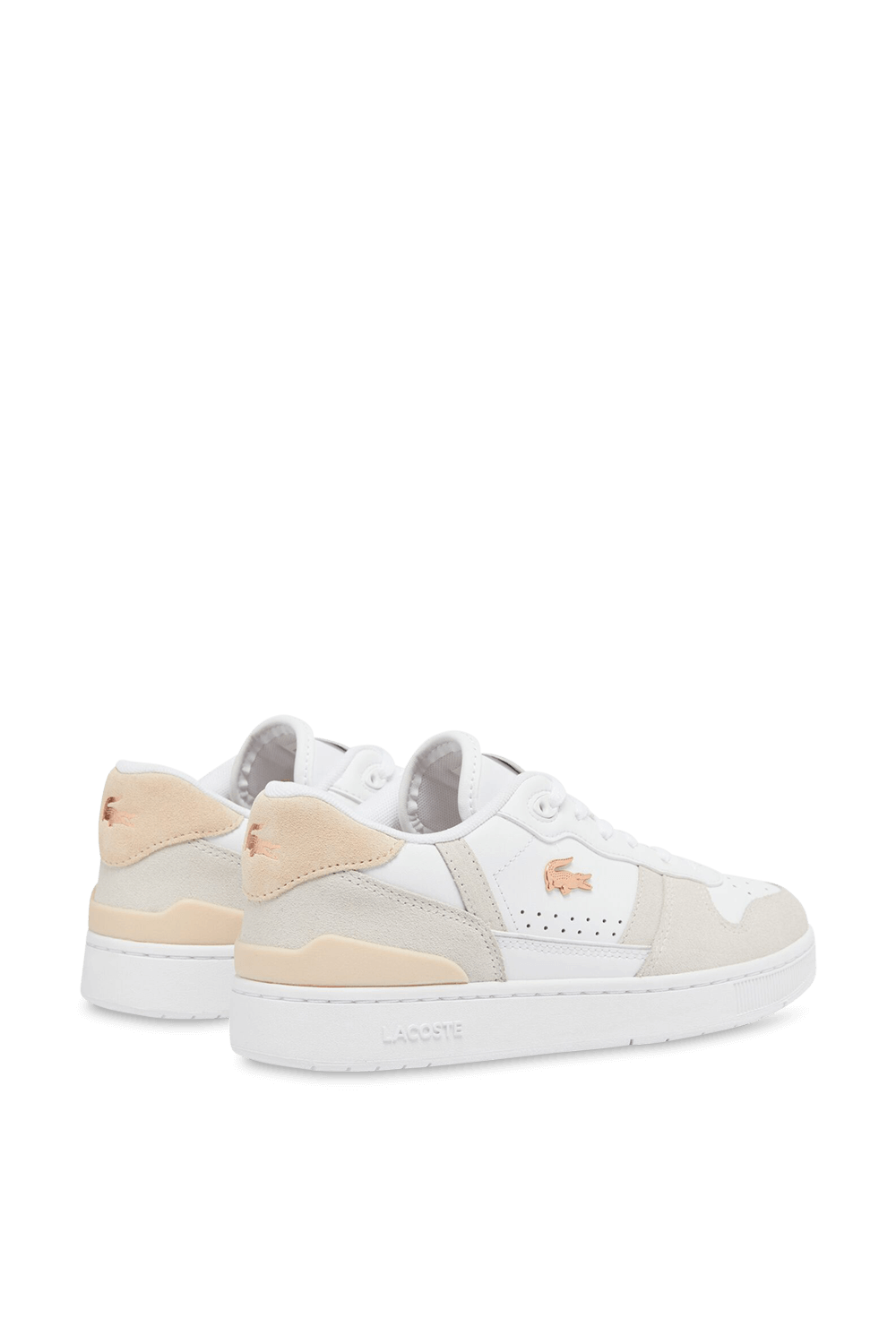 תמונת תקריב של נעלי סניקרס