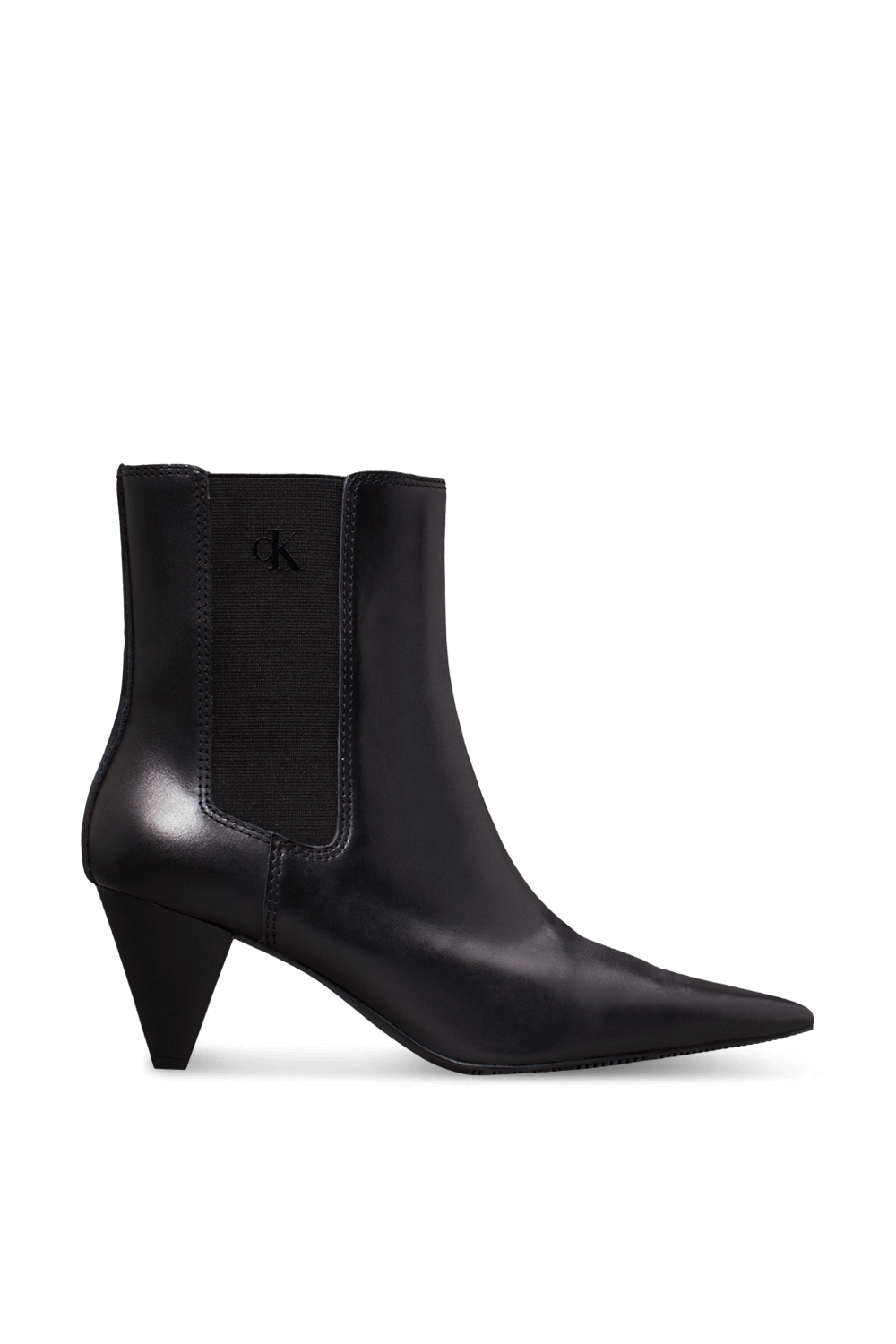 תמונה קידמית של מגפוני עור