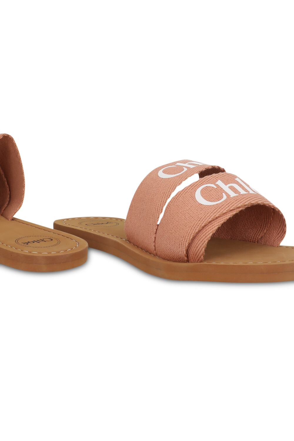 תמונת תקריב של כפכפי סליידס