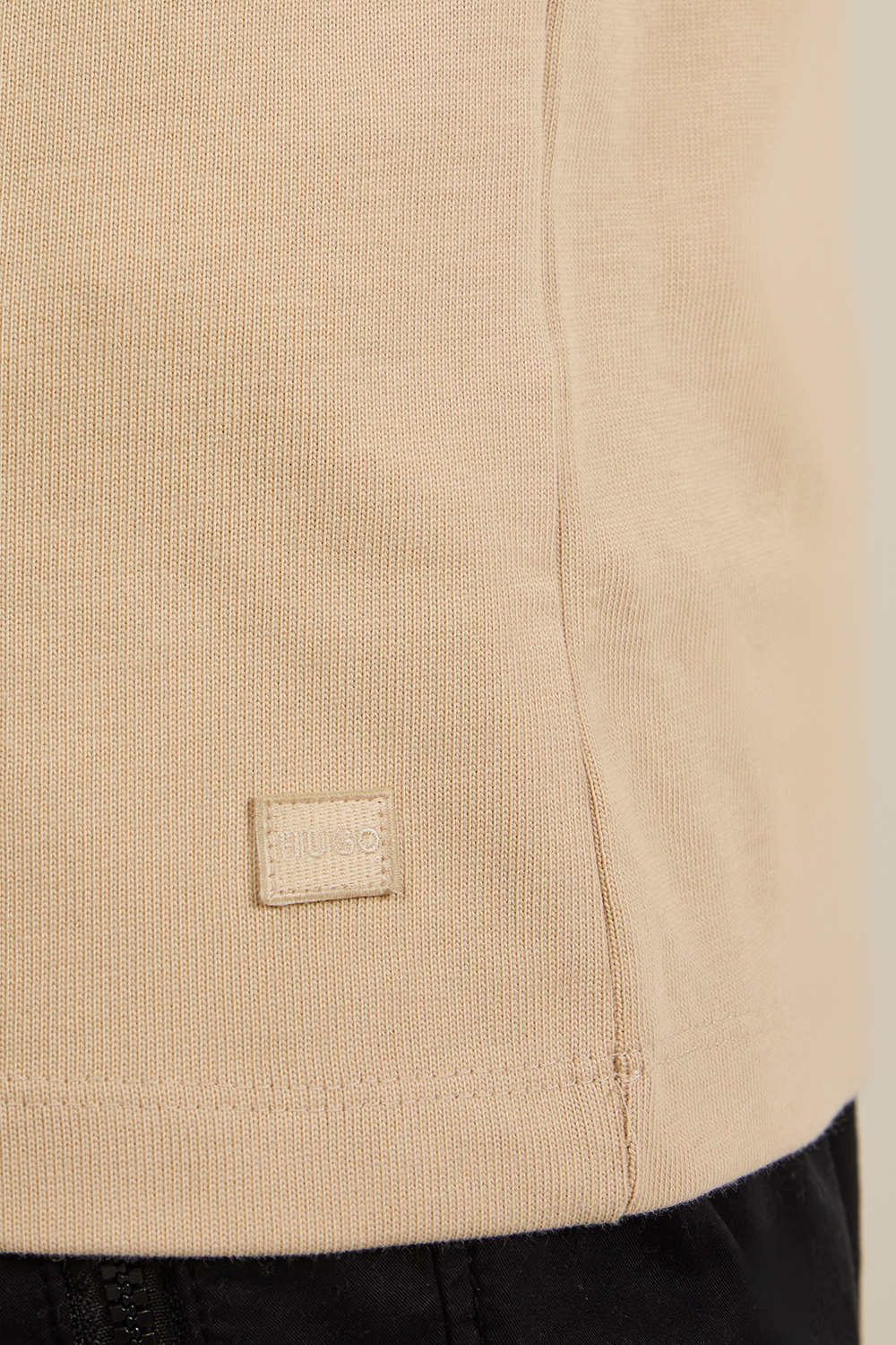 תמונת תקריב דוגמן של חולצת טי