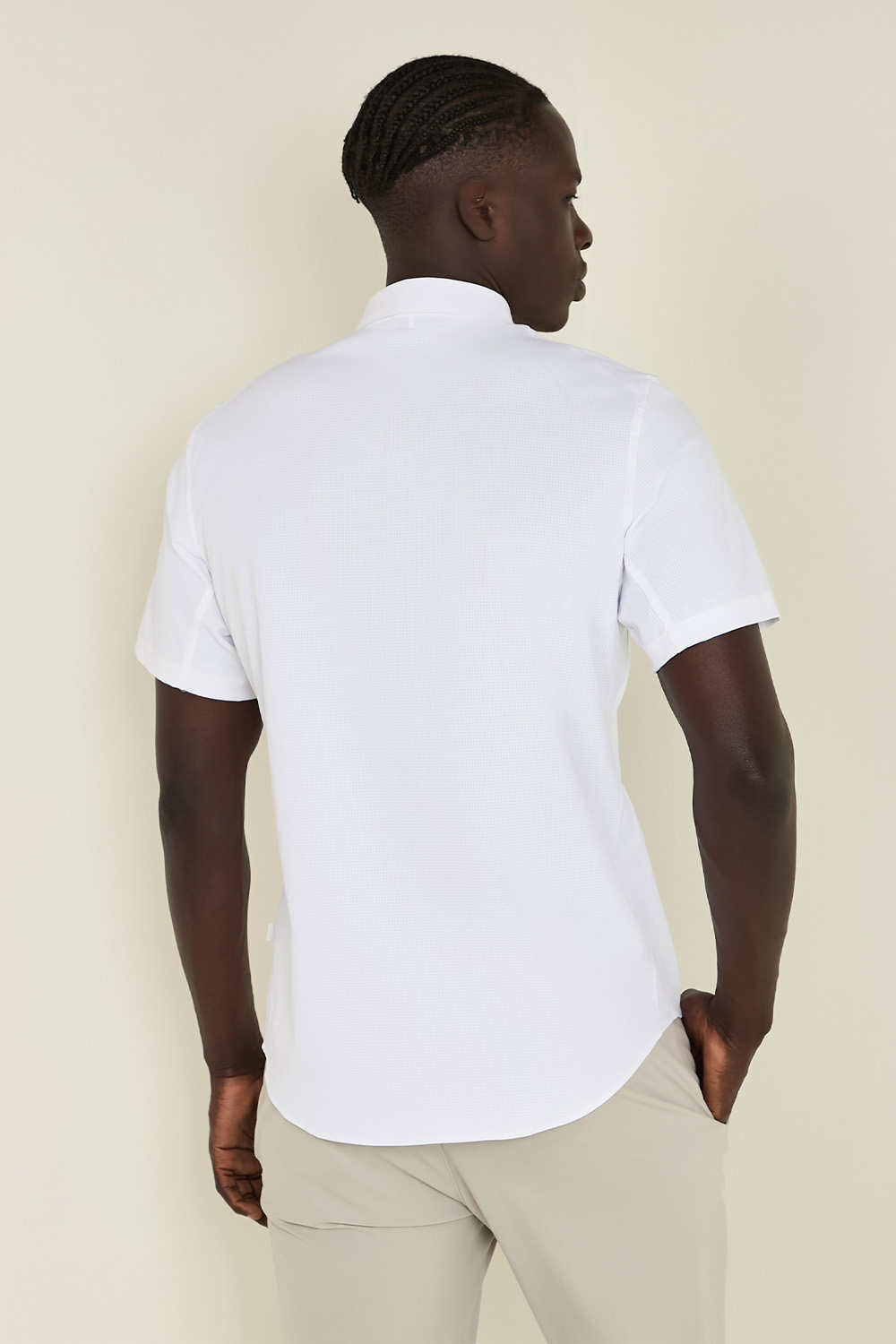 תמונת דוגמן אחורית של Airing Easy Short Sleeve Shirt