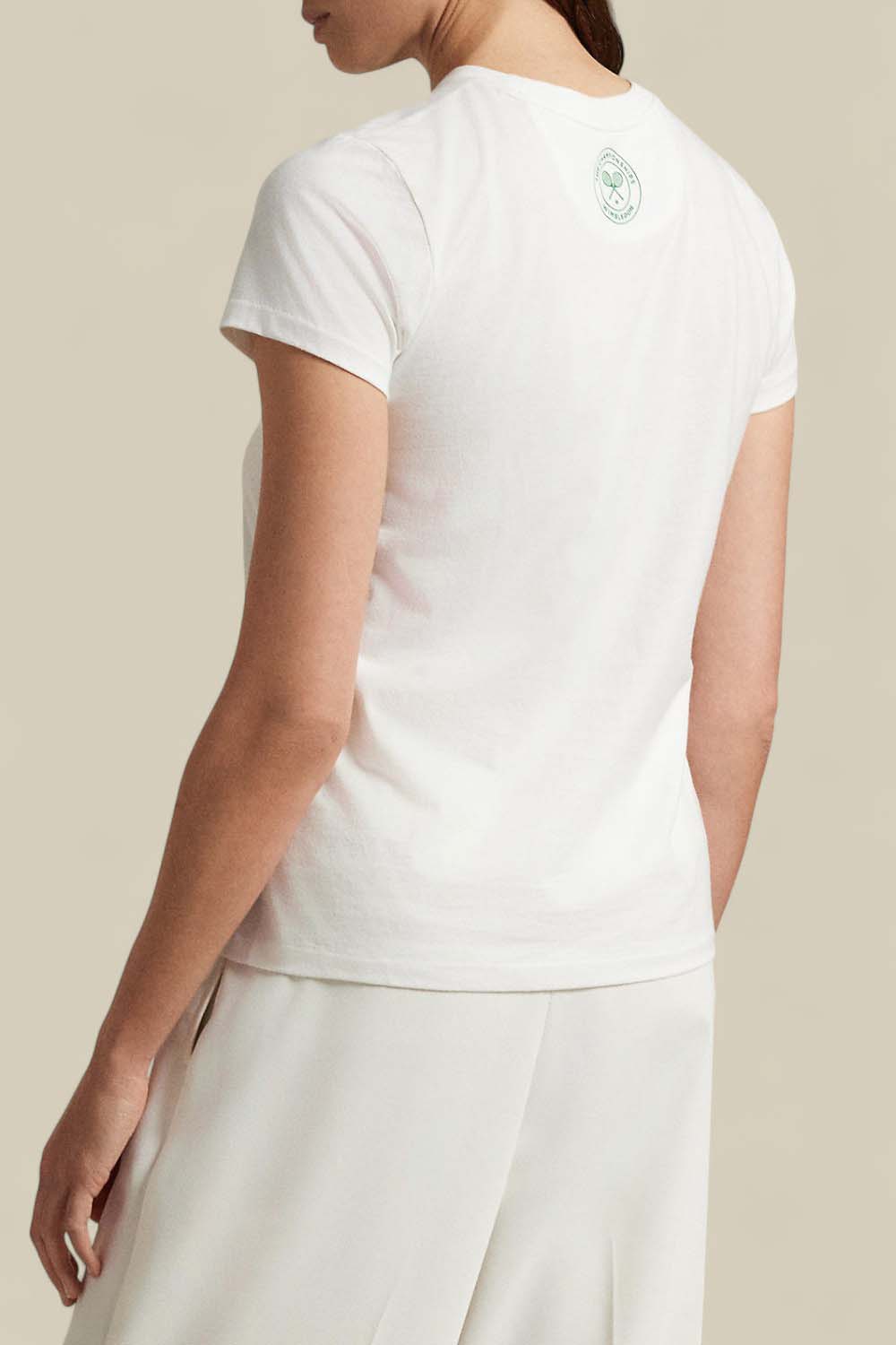 תמונת דוגמן אחורית של חולצת טי