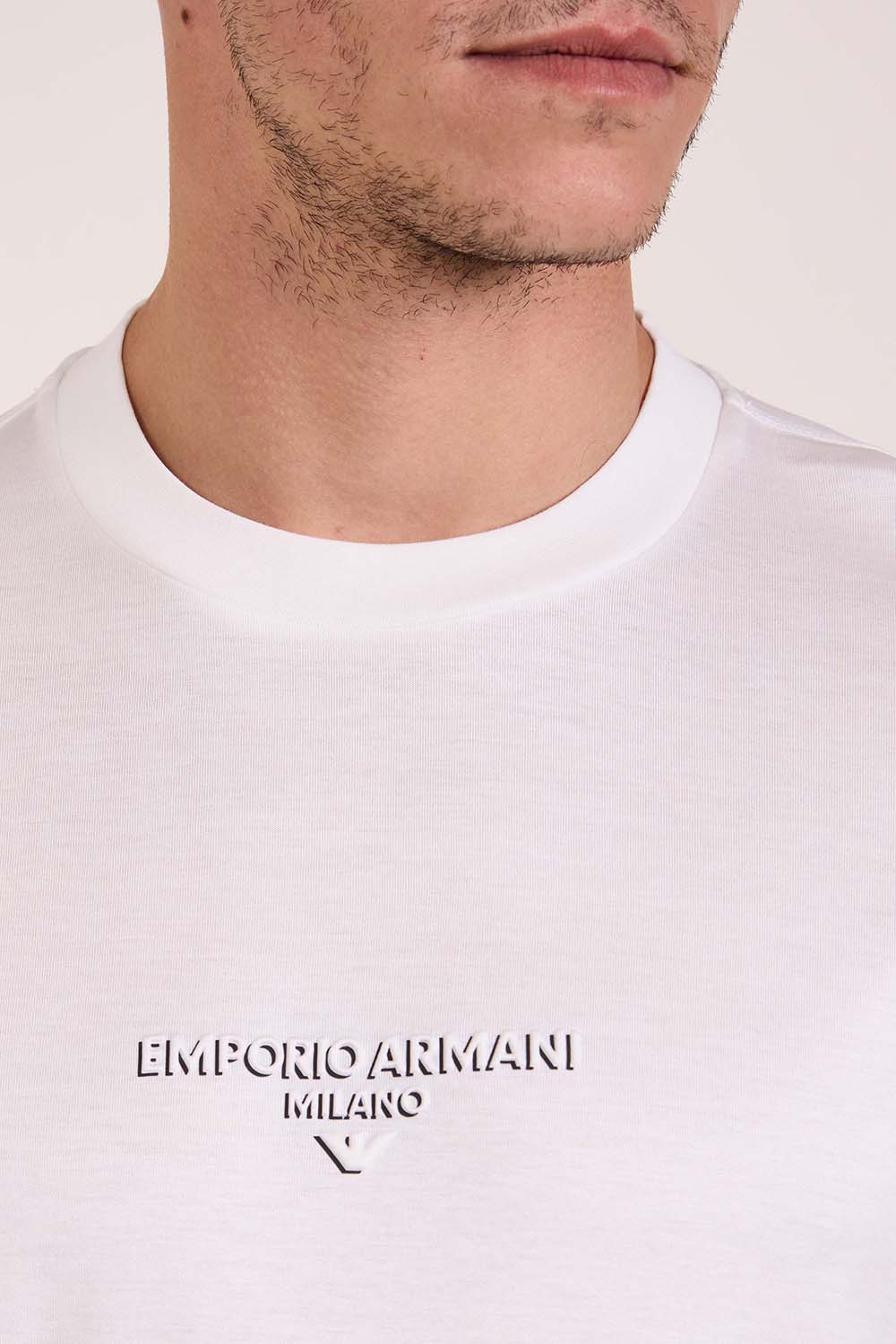 תמונת תקריב דוגמן של חולצת טי