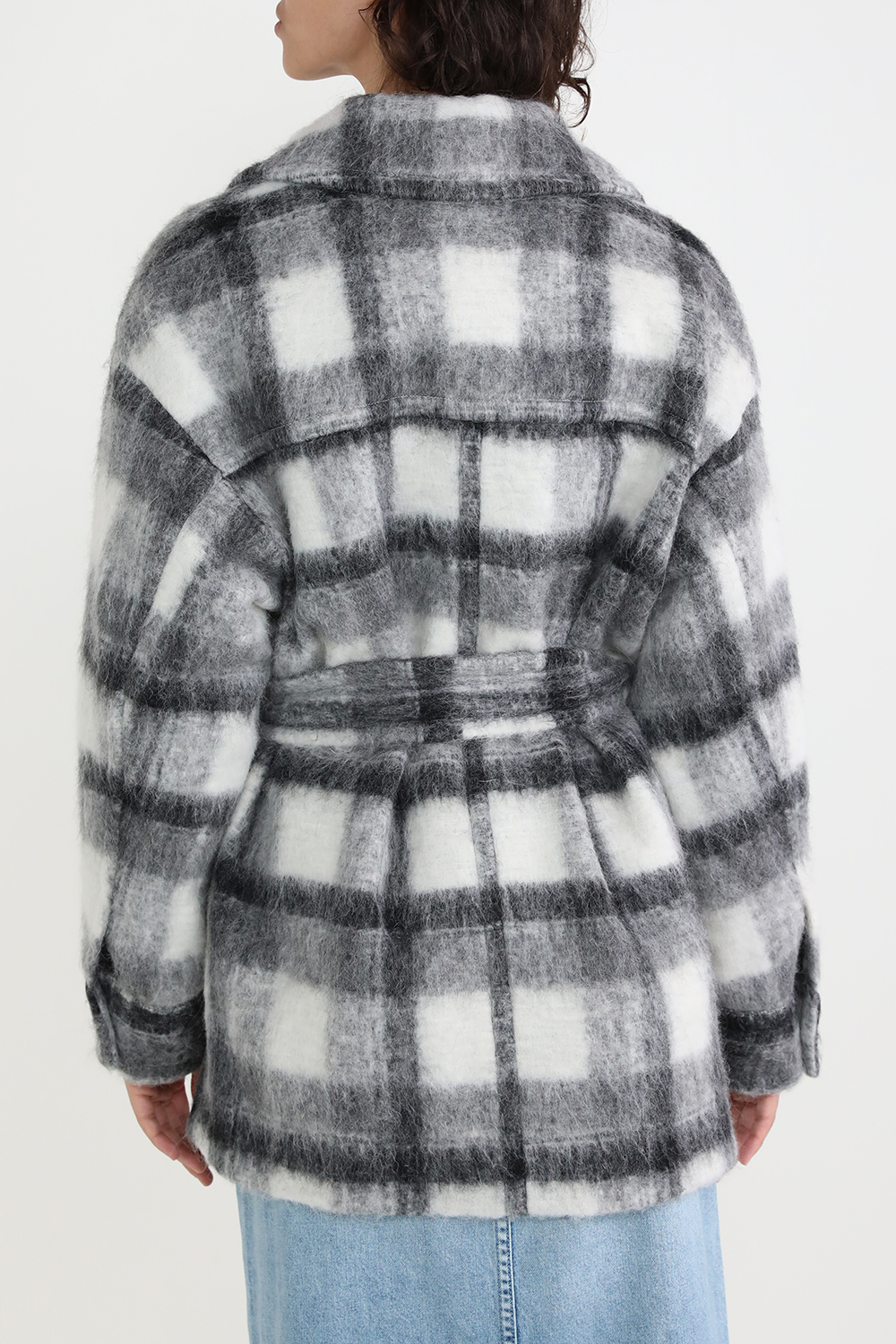 תמונת דוגמן אחורית של מעיל צמר אנגורה