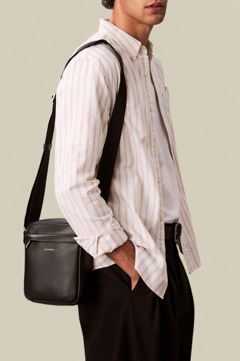 תמונת דוגמן קידמית של תיק צד