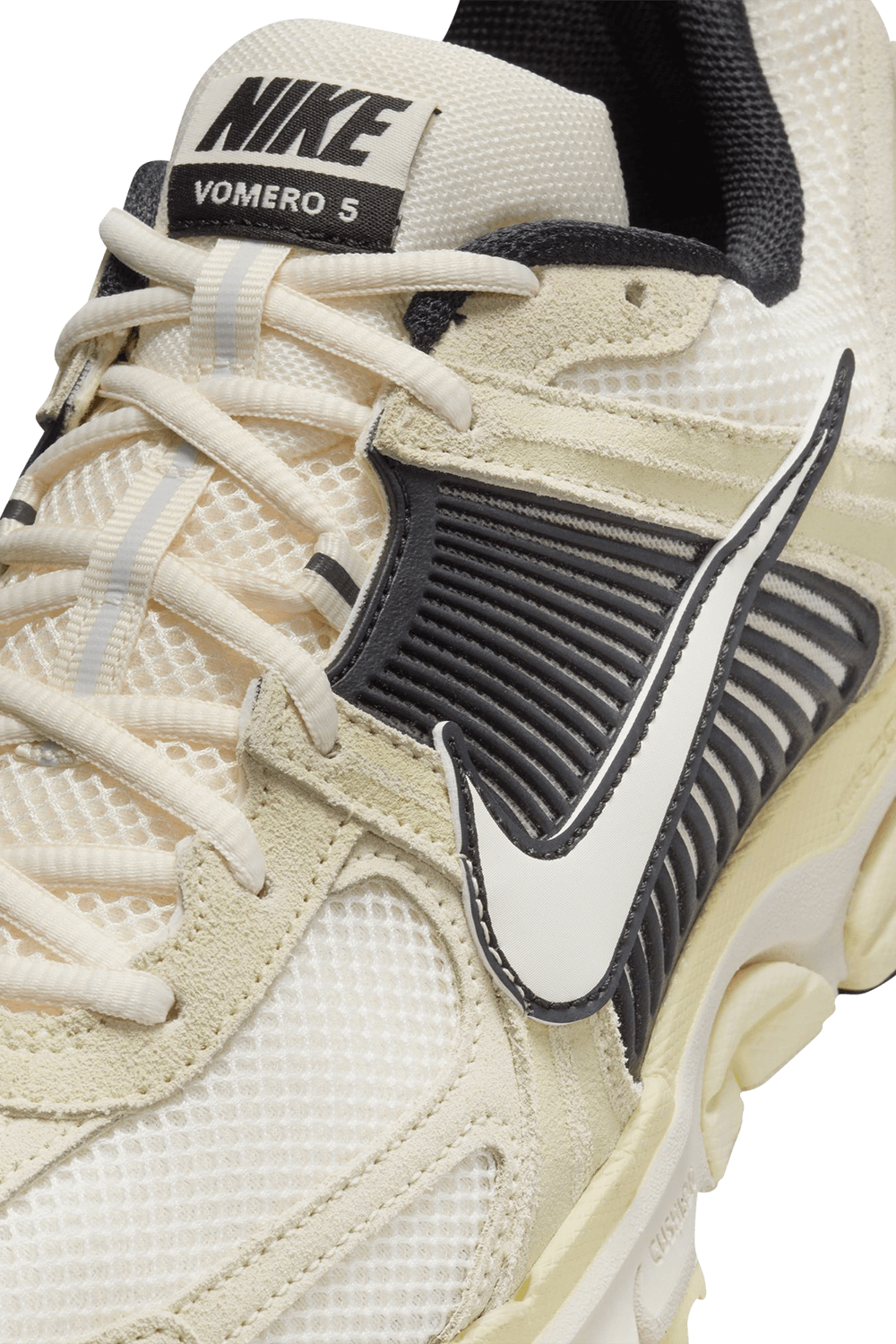 תמונת פנים של נעלי סניקרס זום וומרו 5