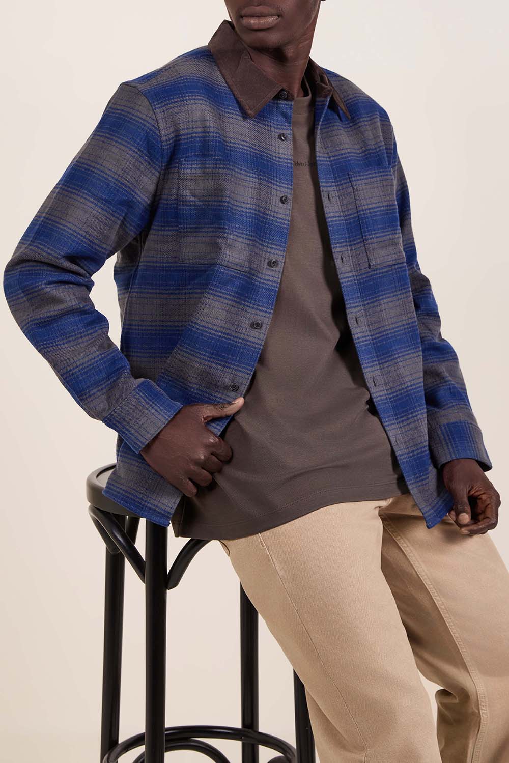 תמונת דוגמן קידמית של חולצת ז'קט סלים-פיט