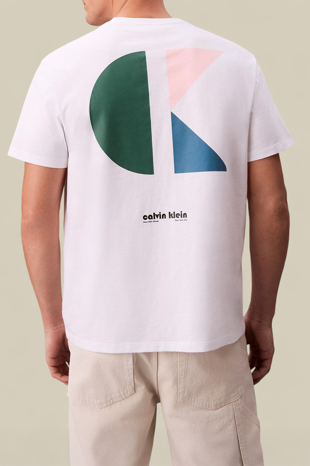 תמונת דוגמן אחורית של חולצת טי