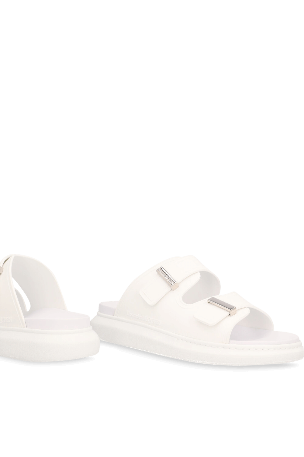 תמונת תקריב של כפכפי סליידס גומי