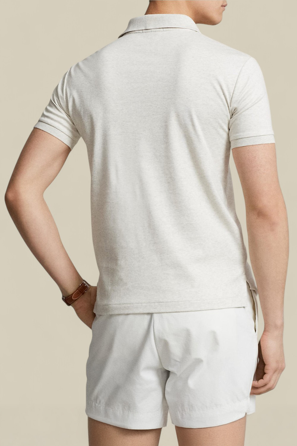 תמונת דוגמן אחורית של חולצת פולו