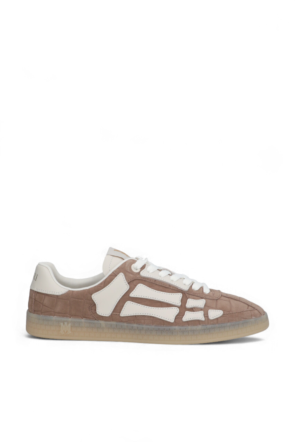 תמונה קידמית של נעלי סניקרס