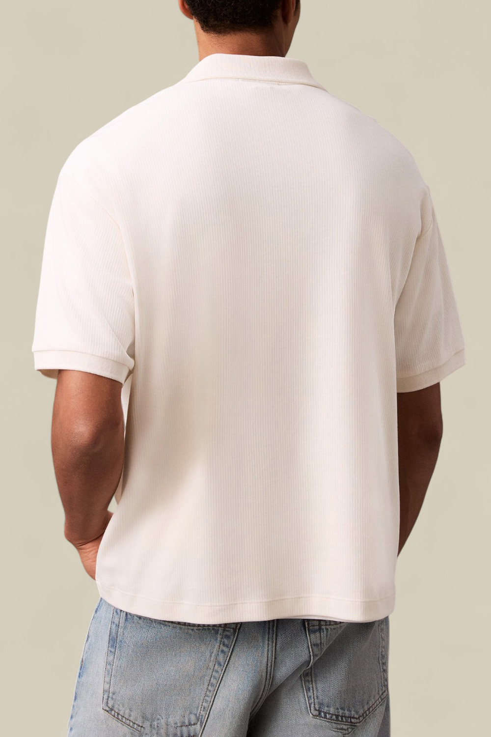 תמונת דוגמן אחורית של חולצת פולו ריב