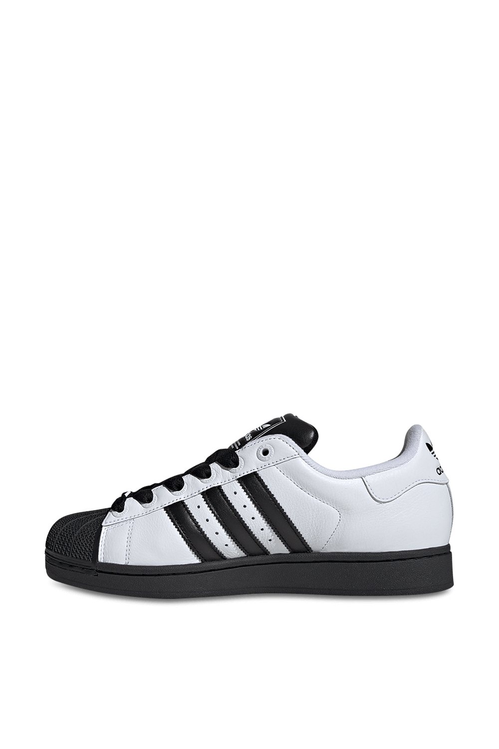 תמונת תקריב של נעלי סניקרס סופרסטאר