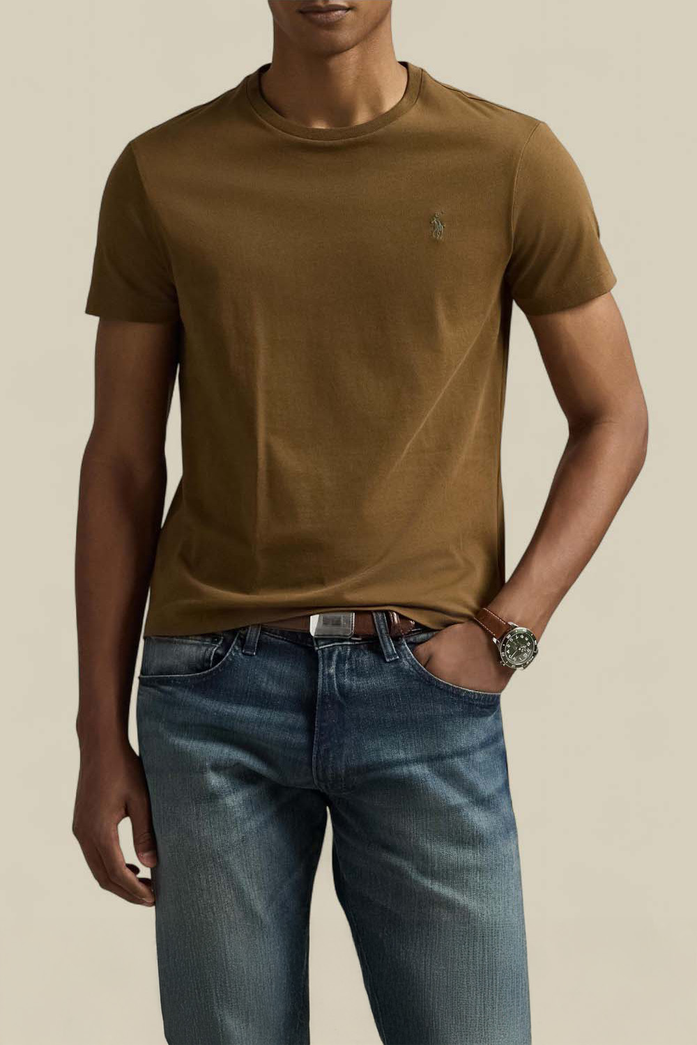 תמונת דוגמן קידמית של חולצת טי סלים פיט