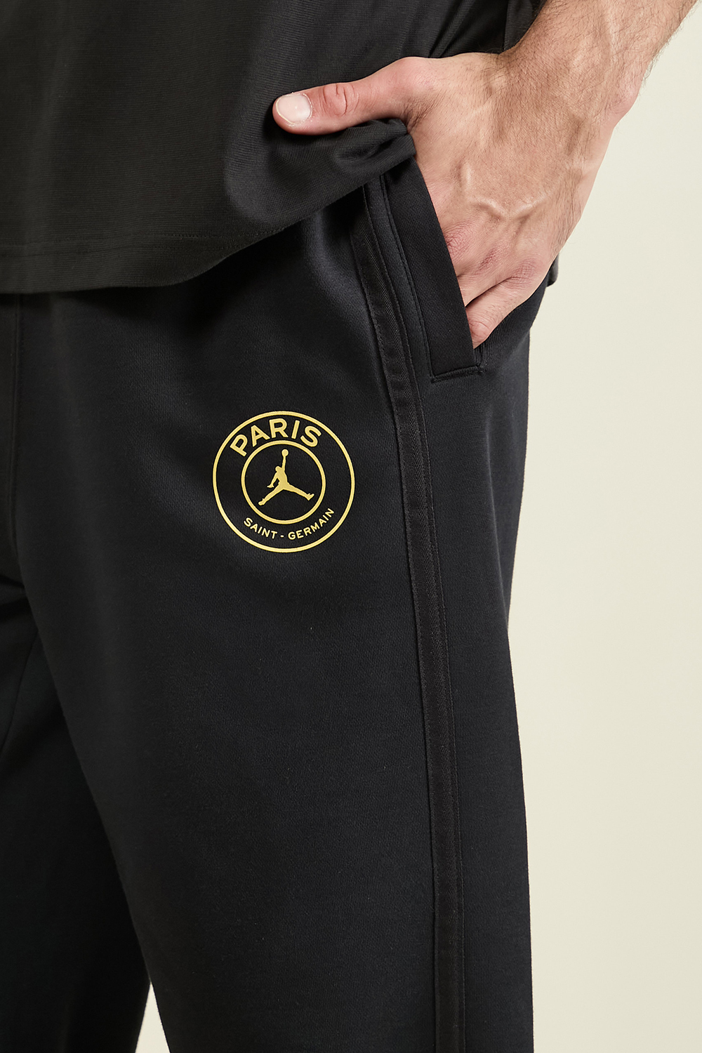 תמונת תקריב דוגמן של מכנסיים ארוכים פריז סן ז'רמן