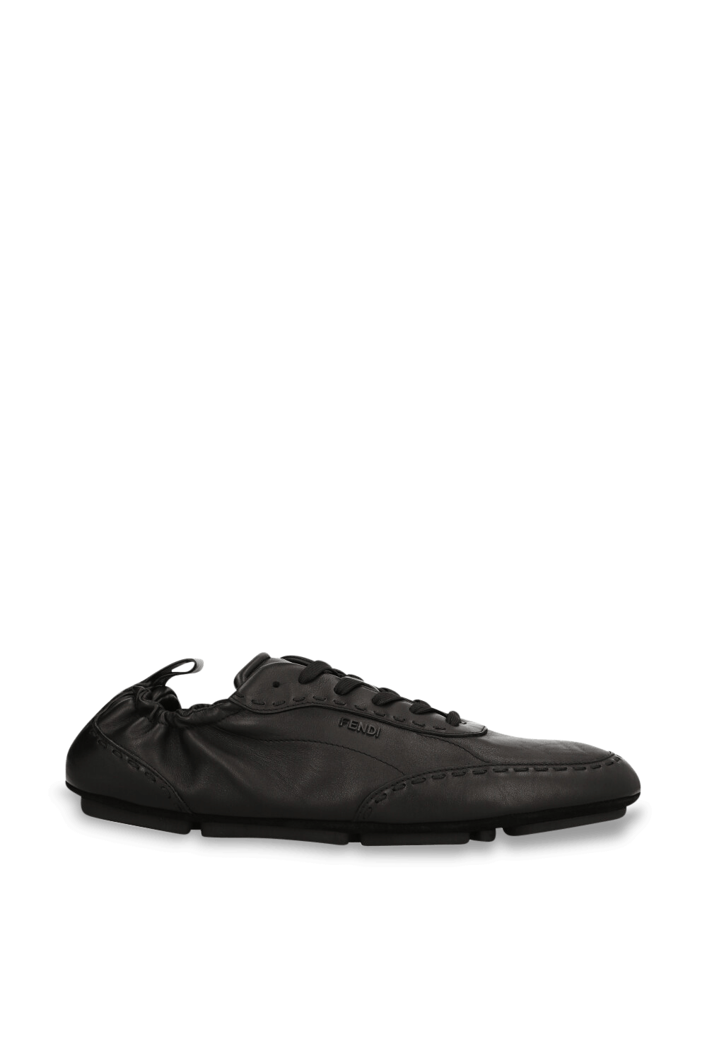 תמונה קידמית של נעלי סניקרס פנדי פיט