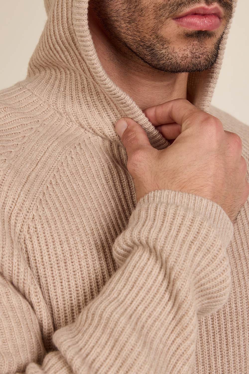 תמונת תקריב דוגמן של קפוצ'ון צמר