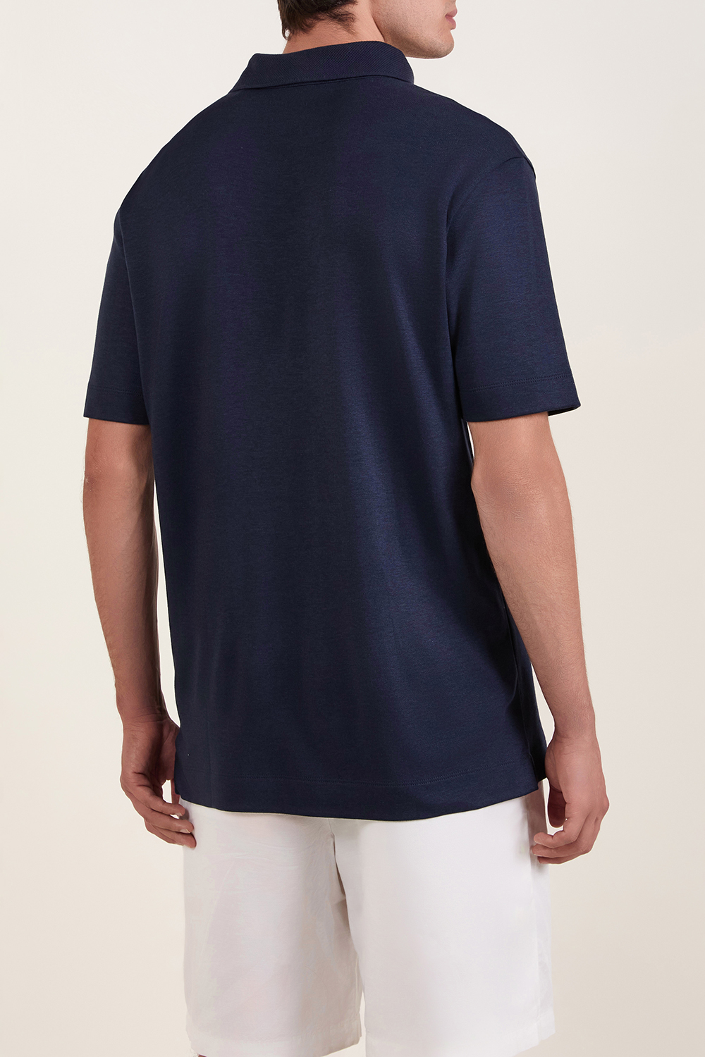 תמונת דוגמן אחורית של חולצת פולו