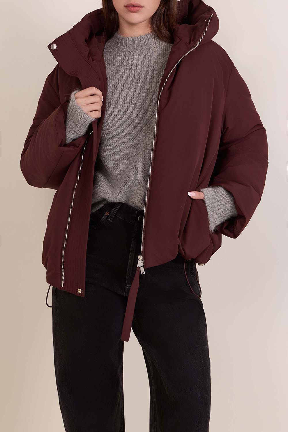 תמונת דוגמן קידמית של מעיל פוך אוברסייז