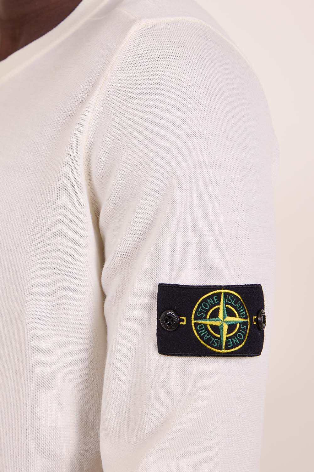 תמונת תקריב דוגמן של סריג צמר בגזרה רגילה