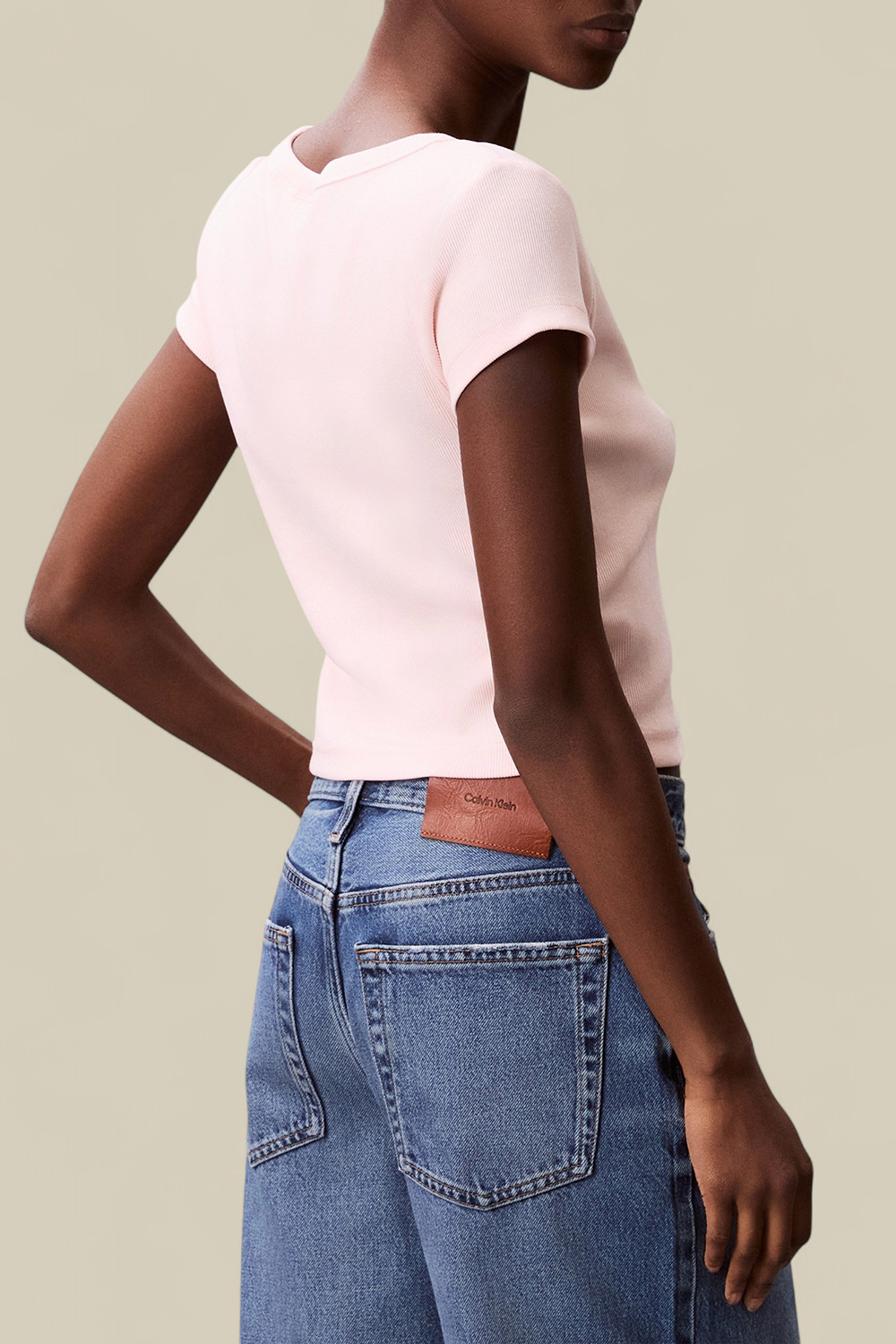 תמונת דוגמן אחורית של חולצת ריב בייבי