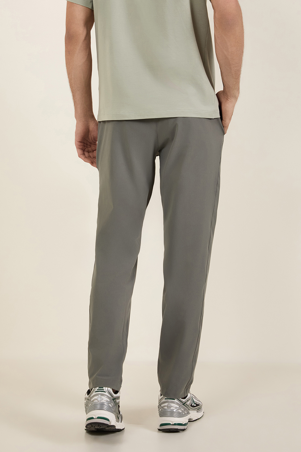 תמונת דוגמן אחורית של Zeroed In Slim-Fit Pant