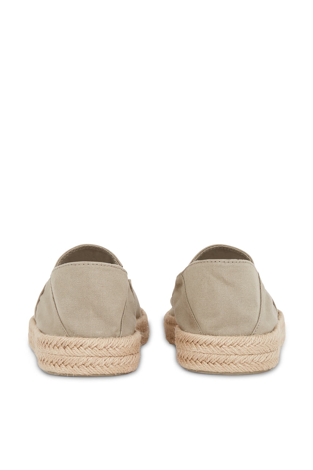 תמונת תקריב של נעלי אספדריל