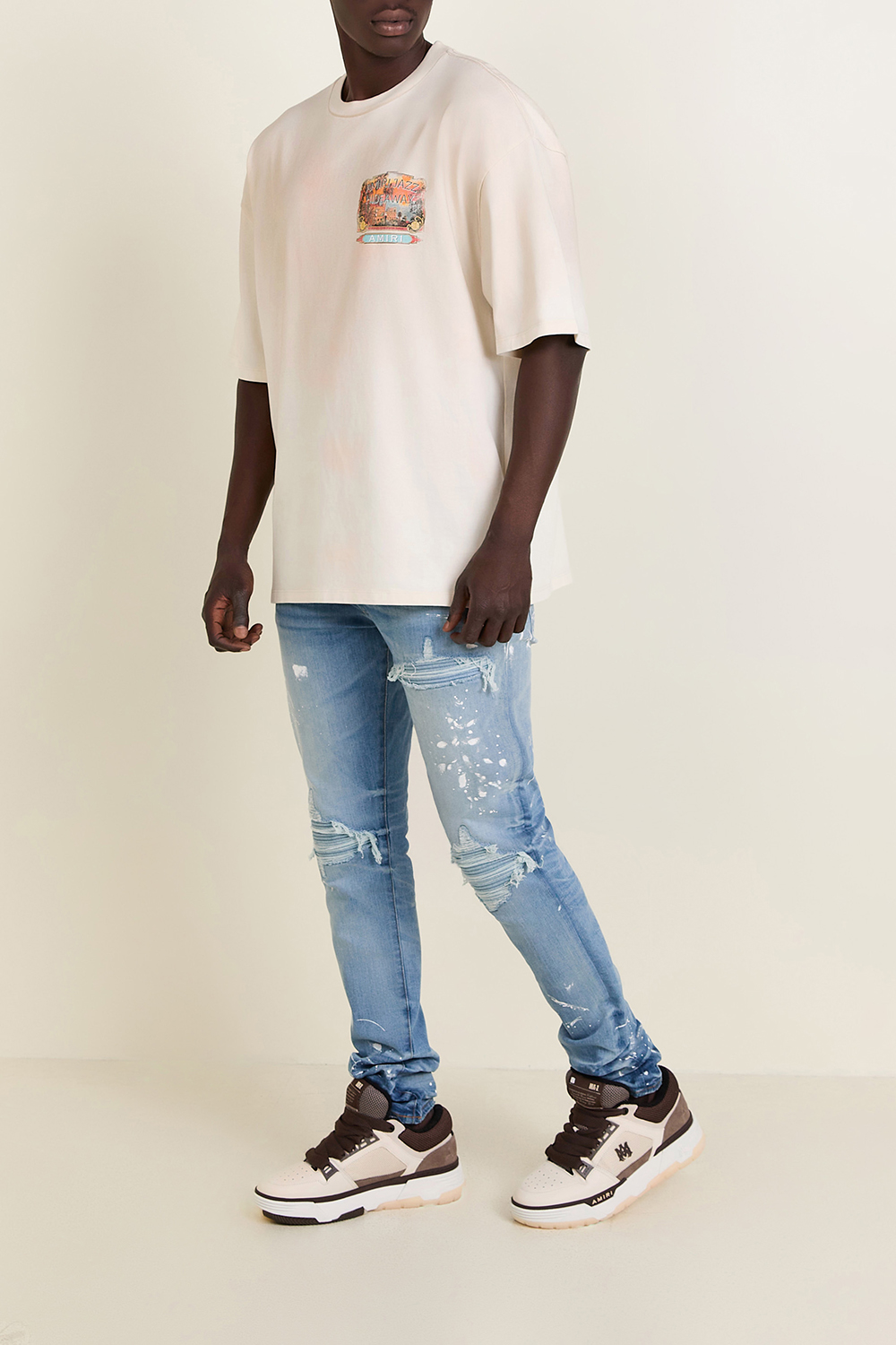 תמונת דוגמן קידמית של סניקרס