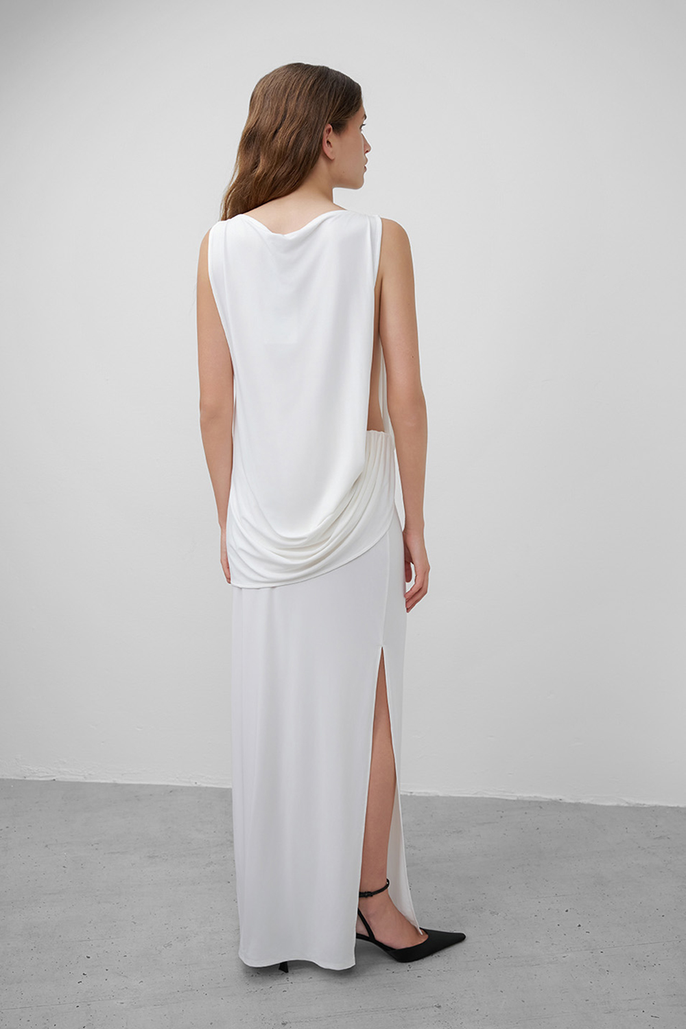 תמונת דוגמן אחורית של שמלת גופייה