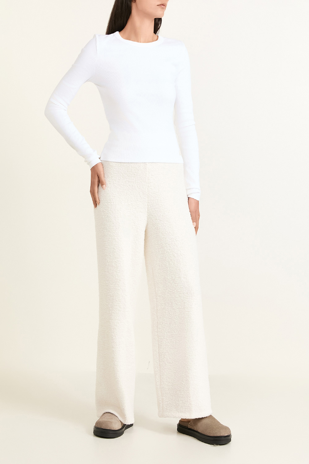 תמונת דוגמן קידמית של נעלי בית