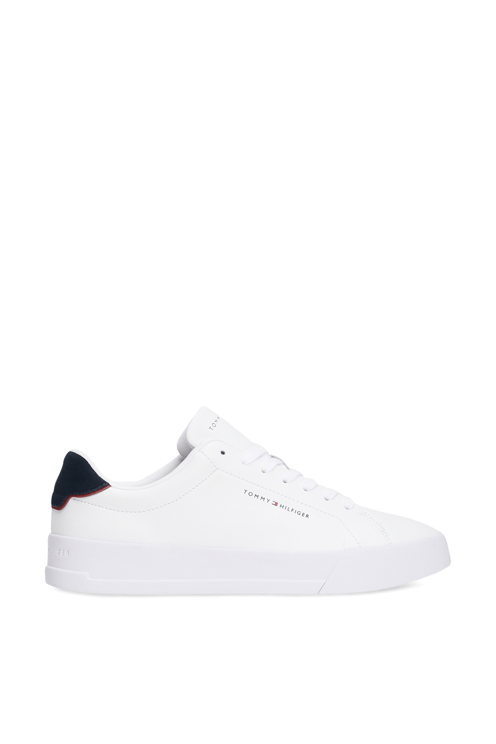 תמונה קידמית של נעלי סניקרס