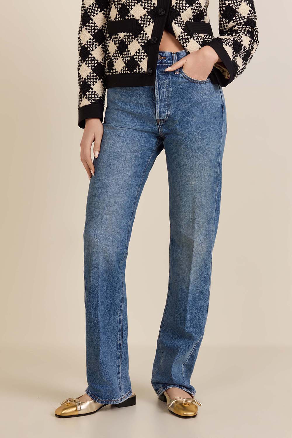 תמונת דוגמן קידמית של מכנסי ג'ינס בגזרה ישרה