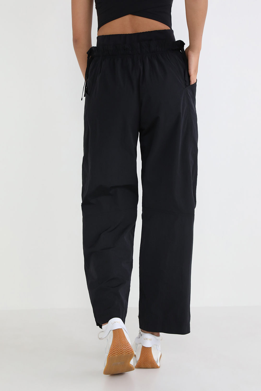 תמונת דוגמן אחורית של High Rise Wide Leg Lounge Pants
