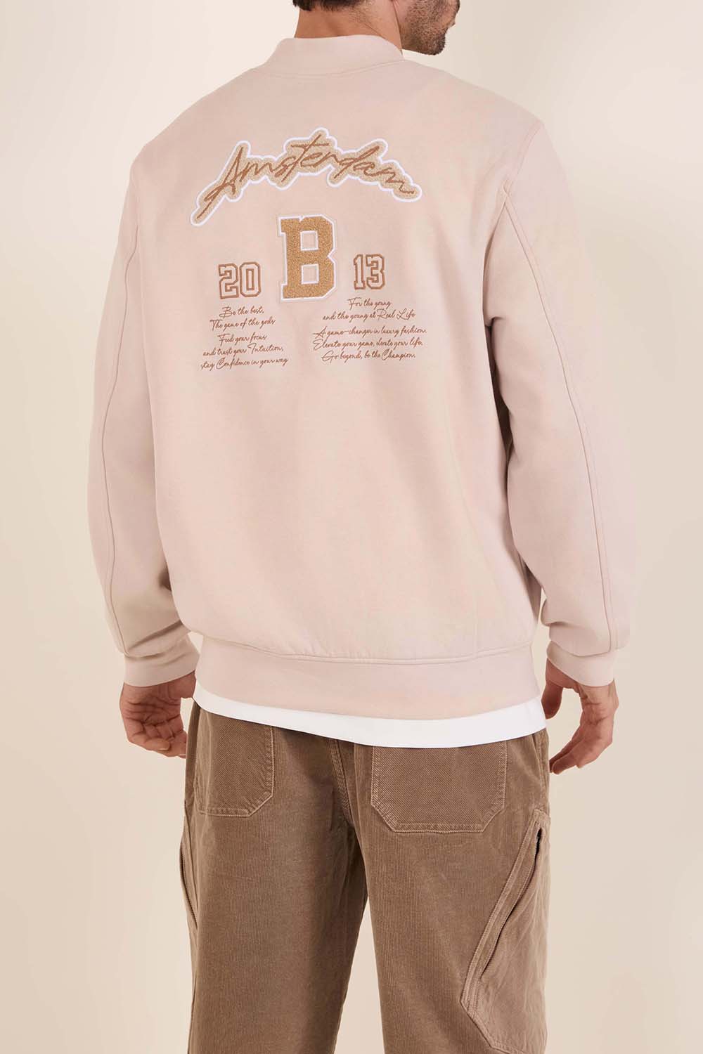 תמונת דוגמן אחורית של ז'קט